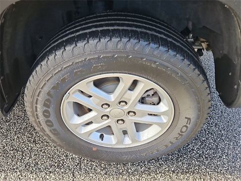 Used 2023 Jeep Grand Cherokee Laredo image 7