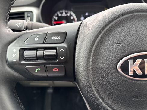 Used 2016 Kia Sorento LX w/ LX Convenience Package image 18