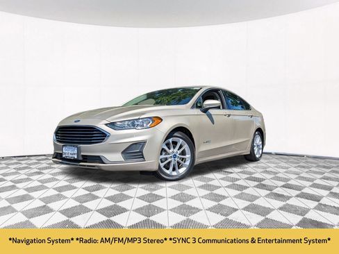 Used 2019 Ford Fusion SE FWD image 2