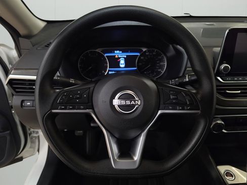 Used 2025 Nissan Altima 2.5 SV FWD image 18