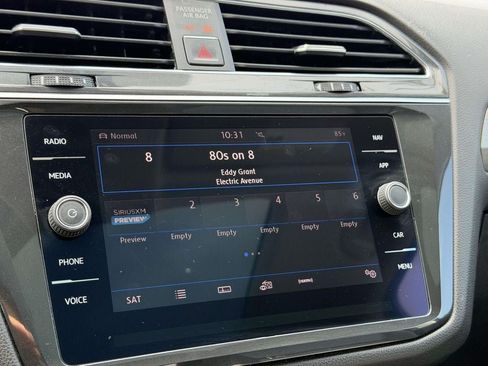 Used 2018 Volkswagen Tiguan SEL AWD/4WD image 3