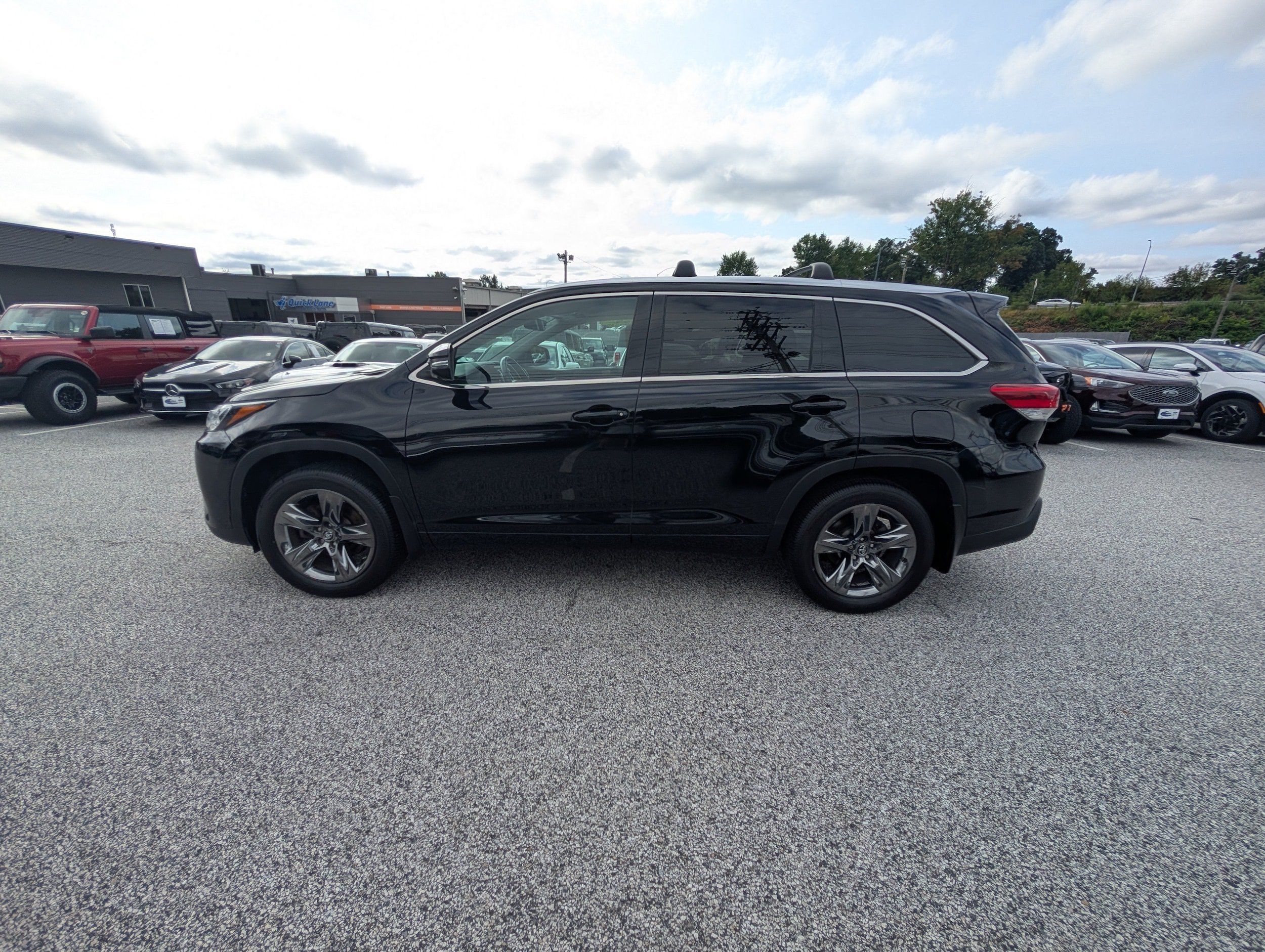 Used 2017 Toyota Highlander Limited Platinum AWD/4WD image 3