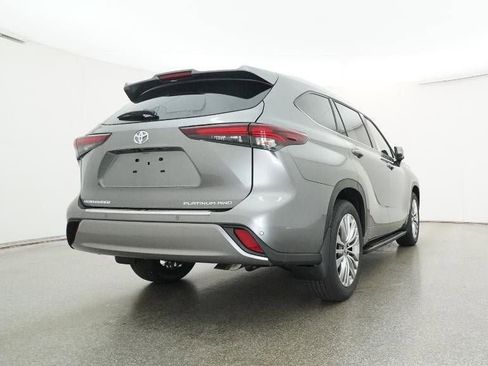 New 2026 Toyota Highlander Platinum image 24