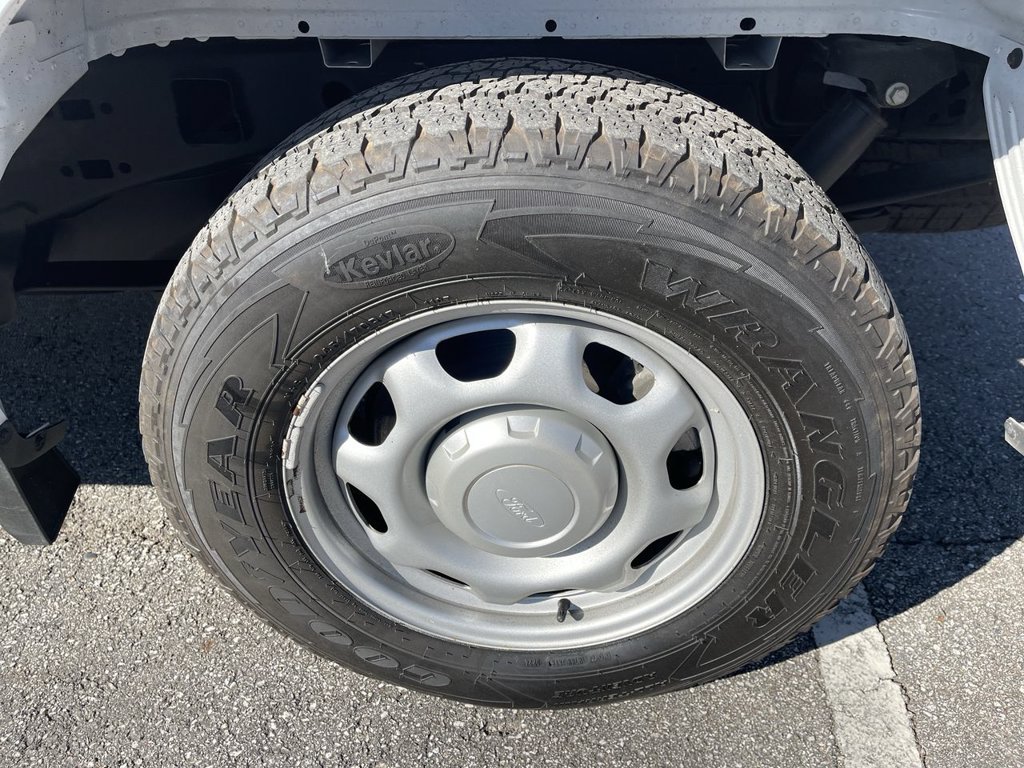 Used 2022 Ford F150 XL RWD image 2