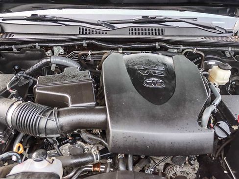 Used 2017 Toyota Tacoma TRD Sport image 26