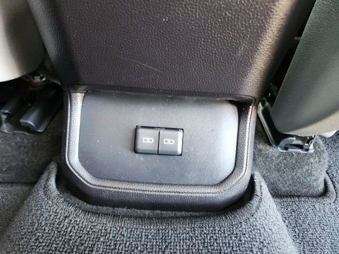 Used 2023 Toyota Highlander L image 14