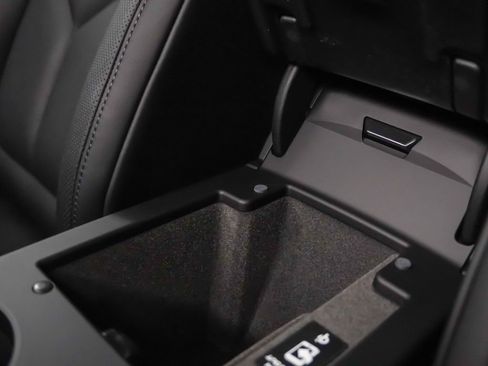 Used 2026 Porsche Macan AWD/4WD image 24