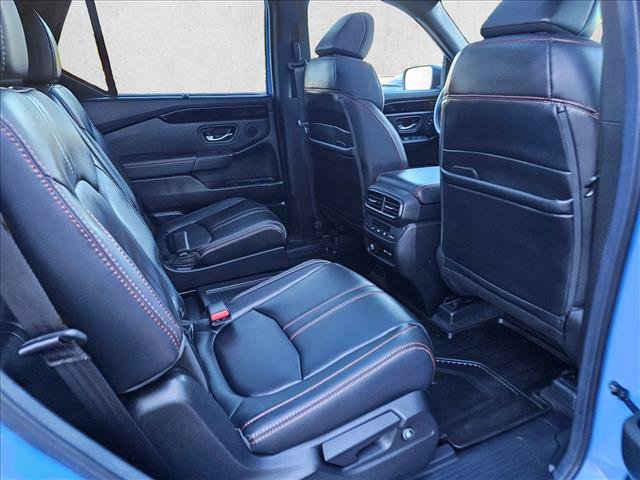Used 2025 Honda Pilot TrailSport image 14