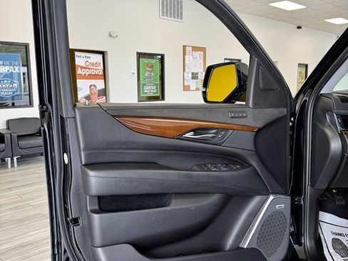 Used 2018 Cadillac Escalade 2WD image 15