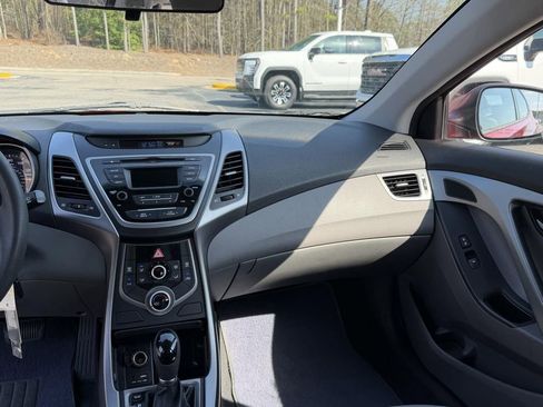 Used 2016 Hyundai Elantra SE image 17