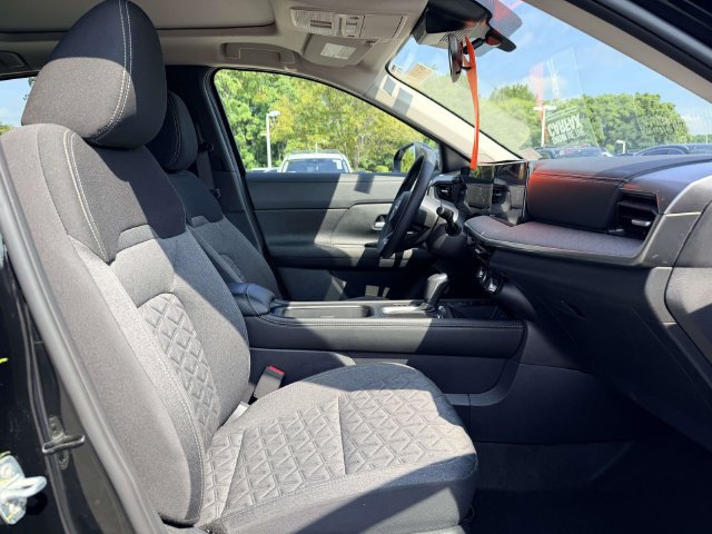 Certified 2025 Nissan Kicks SV w/ SV Premium Package AWD/4WD image 10