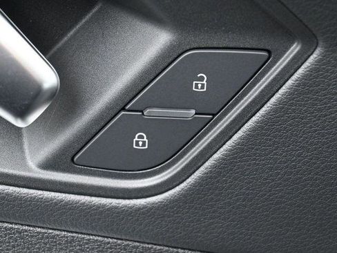 Used 2024 Audi Q3 2.0T Premium Plus image 15