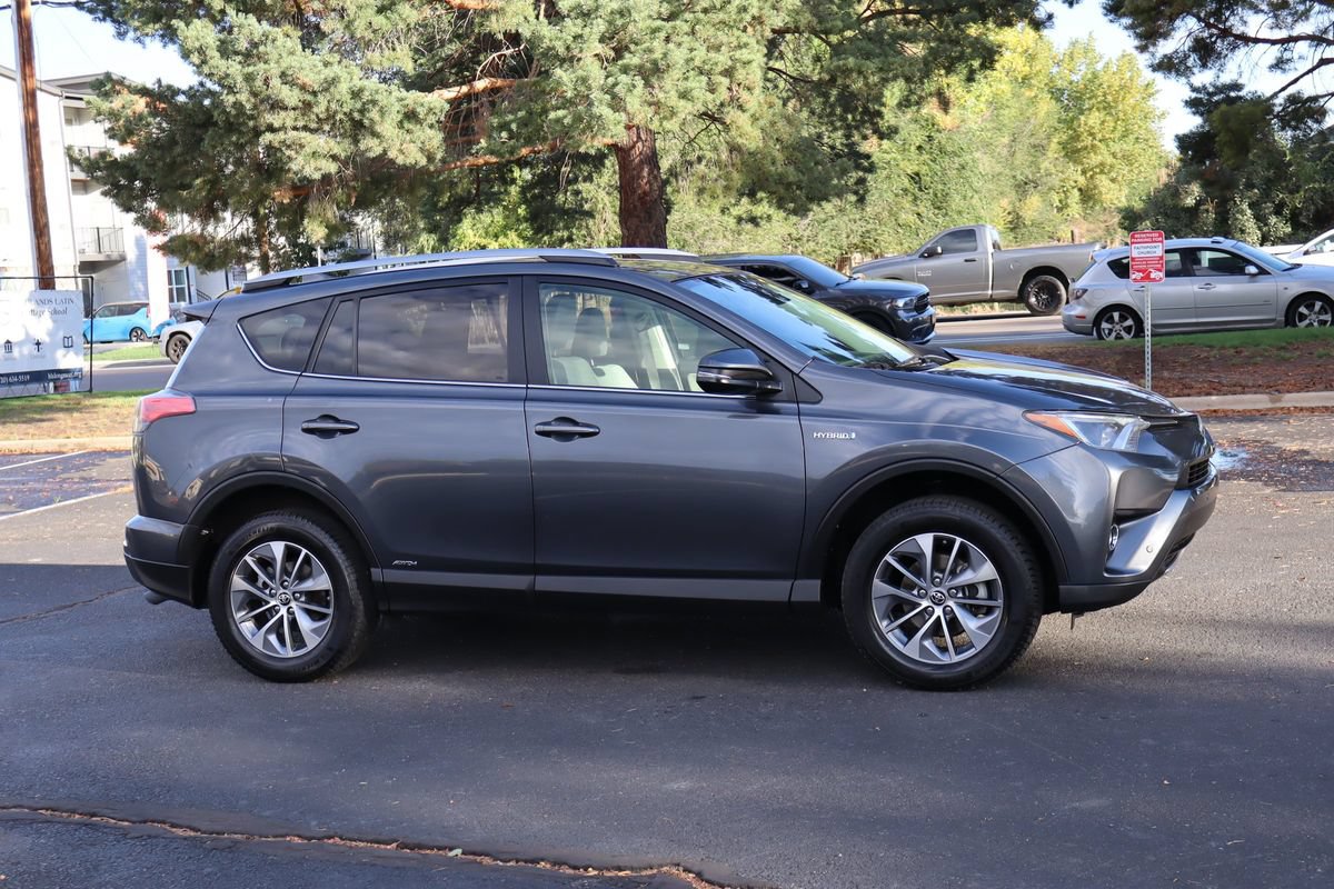 Used 2018 Toyota RAV4 XLE w/ Convenience Package AWD/4WD image 2