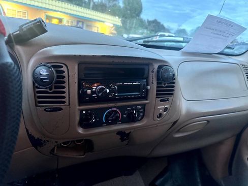 Used 2000 Ford F150 XLT image 10