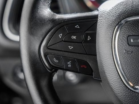 Used 2015 Dodge Challenger SXT image 28