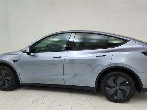 Used 2026 Tesla Model Y 2WD image 4