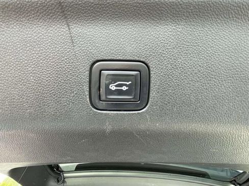 Used 2022 Cadillac Escalade Premium Luxury AWD/4WD image 12