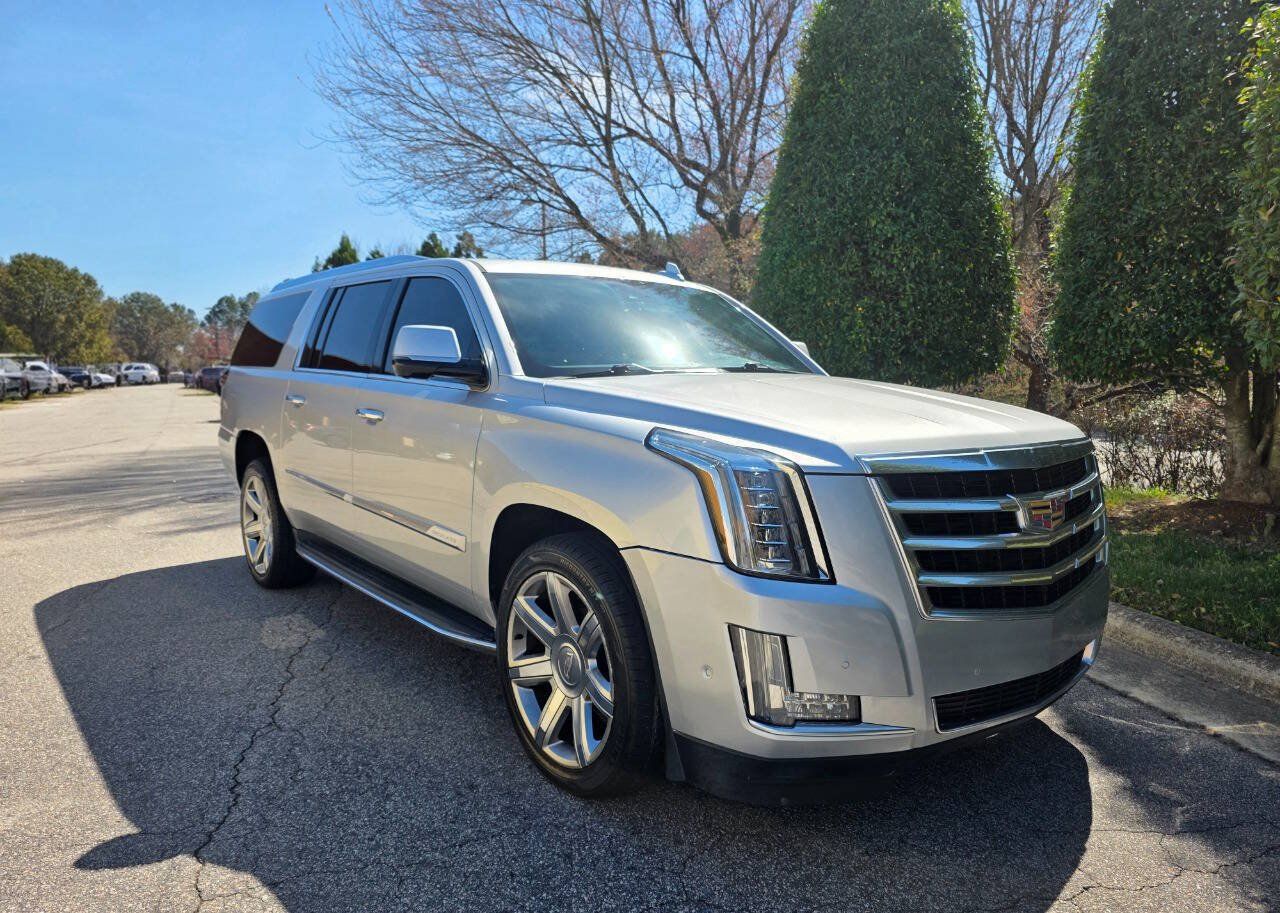 Used 2019 Cadillac Escalade ESV Luxury AWD/4WD image 7
