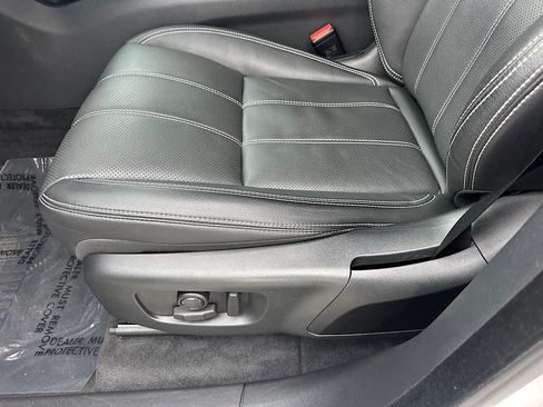 Used 2023 Land Rover Range Rover Velar R-Dynamic S image 16