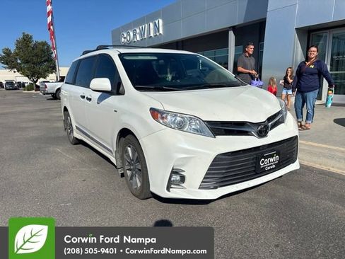 Used 2020 Toyota Sienna XLE w/ XLE Navigation Package AWD/4WD image 3