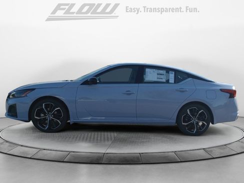 New 2025 Nissan Altima 2.5 SR image 4