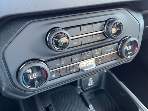 New 2026 Ford Bronco Outer Banks w/ Black Appearance Package AWD/4WD image 18