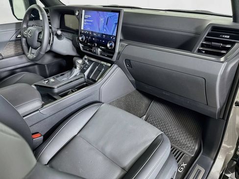 Used 2024 Lexus GX 550 w/ Accessory Package (Z1) AWD/4WD image 31