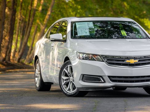 Used 2017 Chevrolet Impala LT w/ Convenience Package FWD image 27