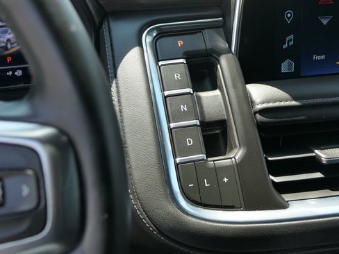 Used 2023 Chevrolet Suburban LT w/ Luxury Package RWD image 18