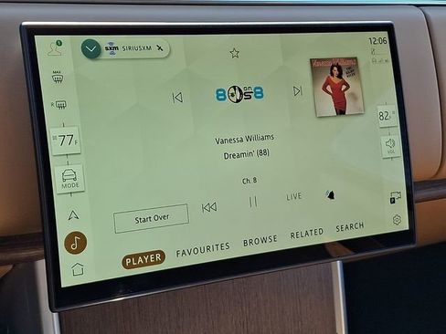 Used 2025 Land Rover Range Rover SE image 19