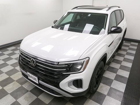 New 2026 Volkswagen Atlas Peak Edition image 6