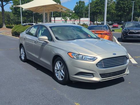 Used 2015 Ford Fusion SE FWD image 3