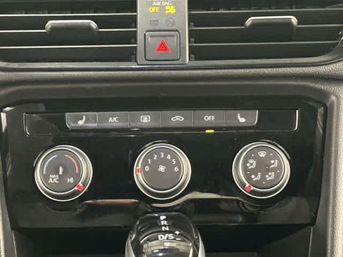 Certified 2023 Volkswagen Taos SE w/ Panoramic Sunroof Package image 15