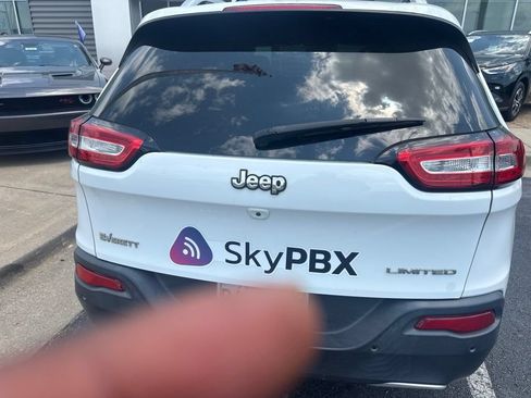 Used 2017 Jeep Cherokee Limited w/ Technology Group FWD image 7
