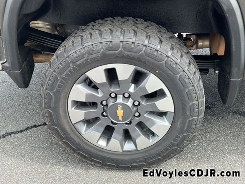 Used 2023 Chevrolet Silverado 2500 Custom w/ Custom Value Package image 21