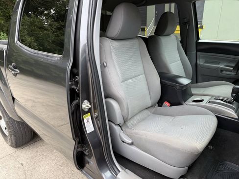 Used 2015 Toyota Tacoma PreRunner w/ SR5 Package RWD image 9