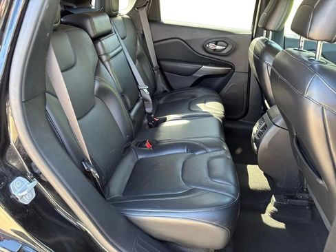 Used 2019 Jeep Cherokee Limited AWD/4WD image 29