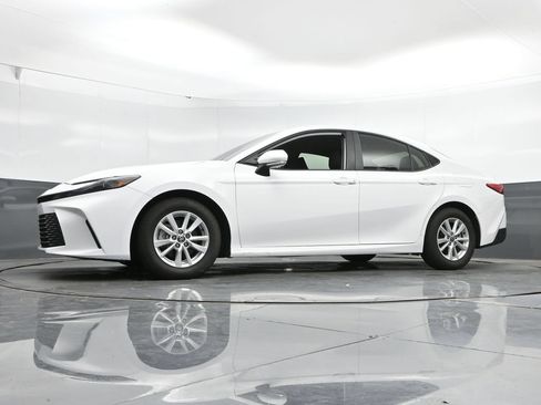 Used 2025 Toyota Camry LE FWD image 41