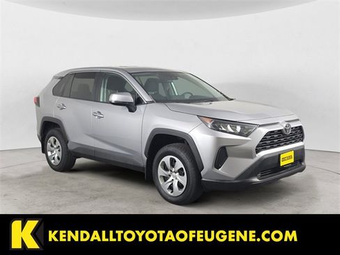 Used 2022 Toyota RAV4 LE image 7
