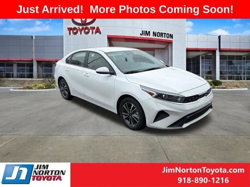 Used 2023 Kia Forte LXS image 1