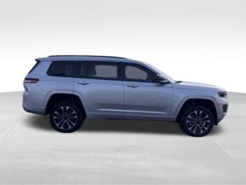 Used 2025 Jeep Grand Cherokee L Overland w/ Luxury Tech Group IV image 10