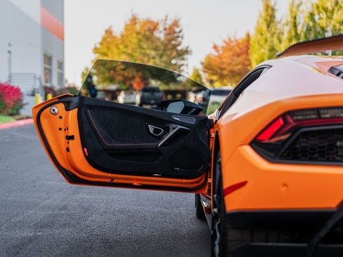 Used 2018 Lamborghini Huracan Performante image 29