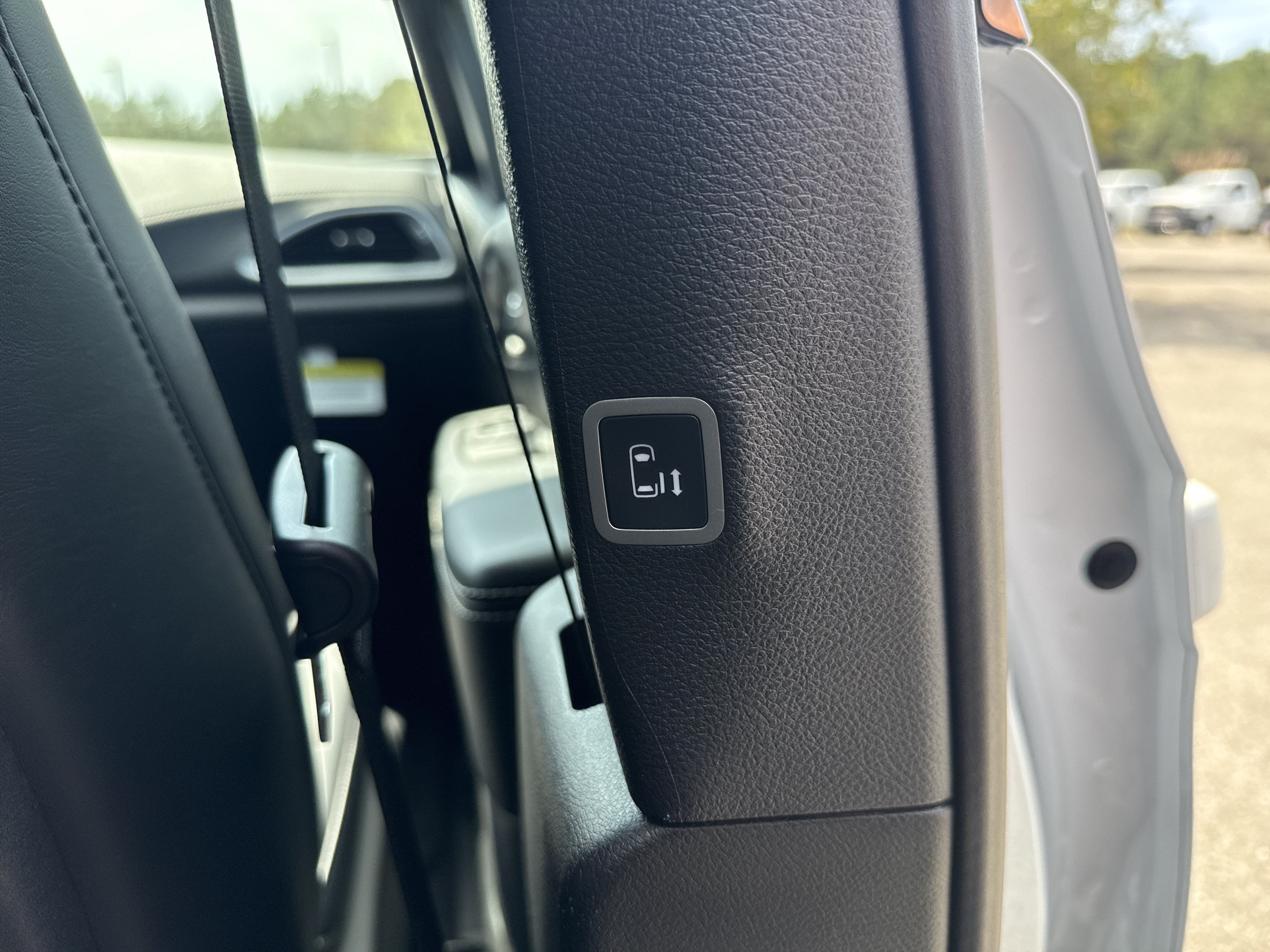 New 2026 Chrysler Pacifica Select FWD image 18