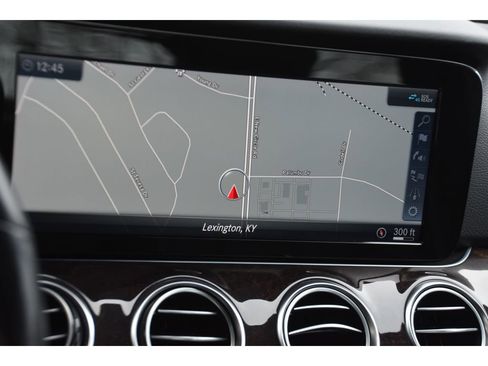 Used 2019 Mercedes-Benz E 300 4MATIC image 21