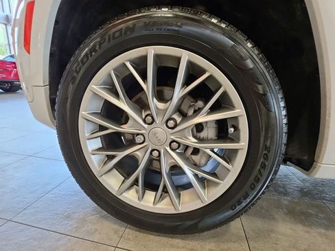 Used 2024 Jeep Grand Cherokee Summit w/ Advanced Protech Group IV AWD/4WD image 15