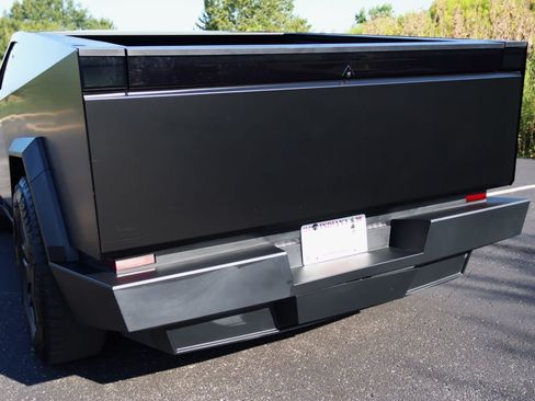 Used 2024 Tesla Cybertruck AWD Crew Cab image 44