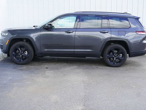 Used 2025 Jeep Grand Cherokee L Limited w/ Black Appearance Package AWD/4WD image 3