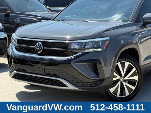 Used 2022 Volkswagen Taos SE AWD/4WD image 2