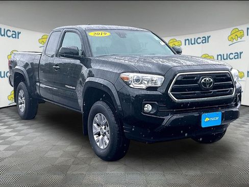 Used 2019 Toyota Tacoma SR5 AWD/4WD image 1