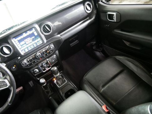 Used 2020 Jeep Wrangler Unlimited Sahara AWD/4WD image 11